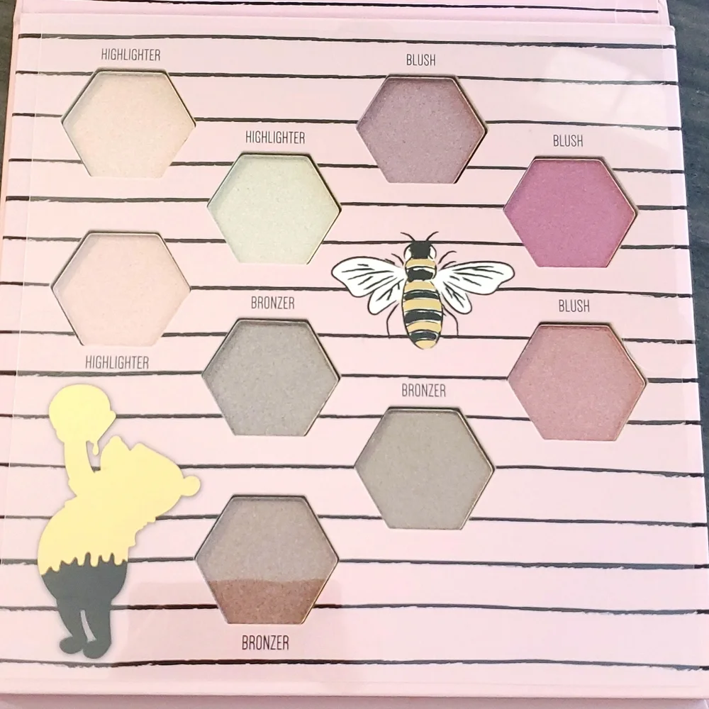 Disney Winnie the Pooh Complexion Palette - Pink and Purple Shades